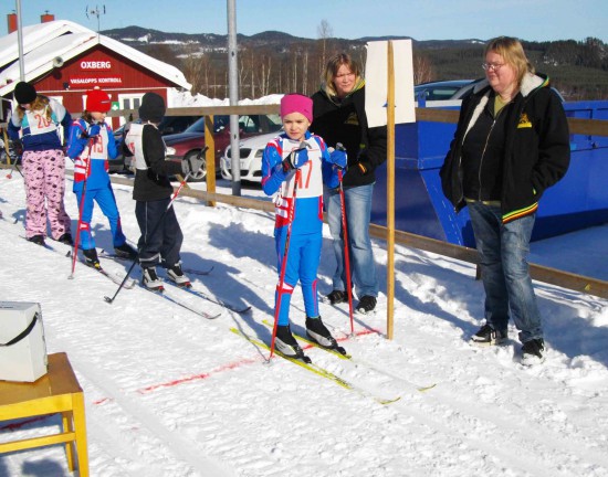 Maja Stefansson  med flera på startlinjen